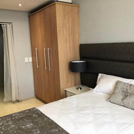 Infinity Self Catering Apartments Bloubergstrand Exteriör bild